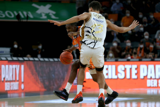 更在防守端 更在防守端