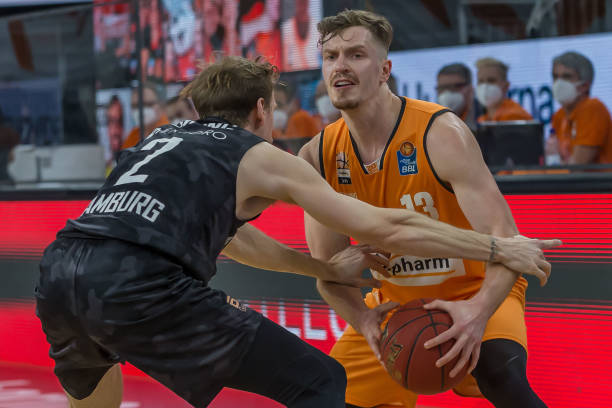 3篮板难阻 3篮板难阻